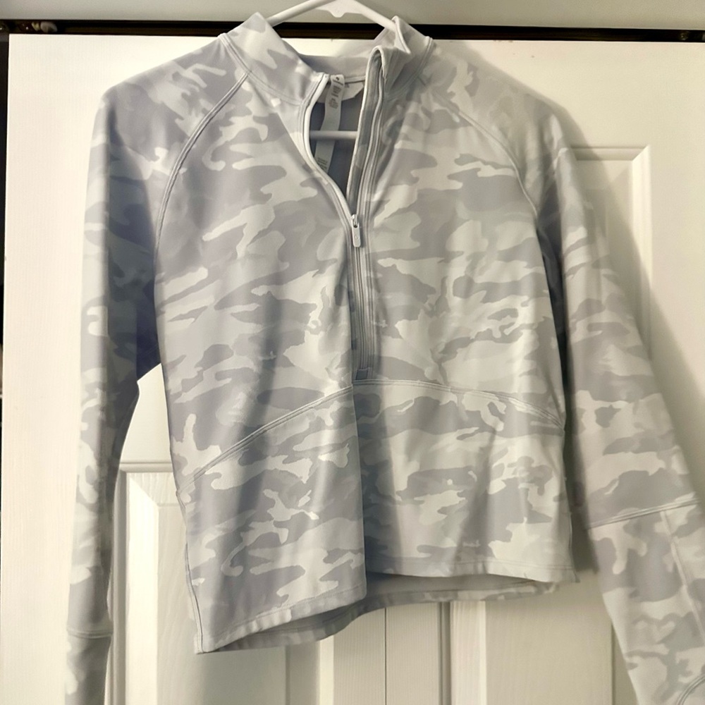 Lululemon athletic throw over running top